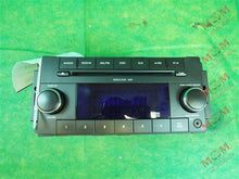 Load image into Gallery viewer, Radio Volkswagen Routan 2009 - MM816785