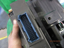 Load image into Gallery viewer, Temperature Controls Cadillac SRX 2004 - MM826420