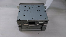 Load image into Gallery viewer, RADIO Honda CR-V 2005 05 2006 06 - MM1196051