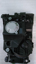 Load image into Gallery viewer, HEADLIGHT LAMP ASSEMBLY Land Rover LR3 05 06 07 08 09 Right - MM1248358