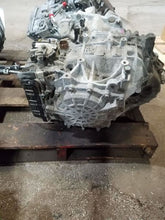 Load image into Gallery viewer, Transmission Hyundai Santa Fe 2017 - MM1529467