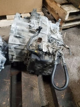 Load image into Gallery viewer, Transmission Hyundai Santa Fe 2017 - MM1529467