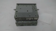 Load image into Gallery viewer, RADIO Nissan Altima 2001 01 AM FM 6 Disc Changer - MM1562507