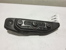 Load image into Gallery viewer, Temperature Controls Jeep Wrangler 2020 - MM2526711