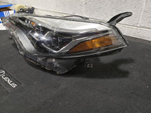 Load image into Gallery viewer, HEADLIGHT LAMP ASSEMBLY - MM2613085