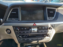 Load image into Gallery viewer, Radio Hyundai Genesis 2015 - MM2616846