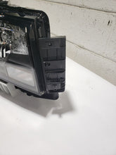 Load image into Gallery viewer, Headlight Lamp Assembly Nissan Frontier 2022 - MM2865815