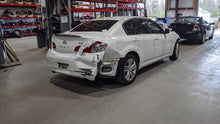Load image into Gallery viewer, CARRIER ASSEMBLY Infiniti G37 M37 Q60 2009 09 2010 10 2011 11 12 13 Front - NW306635