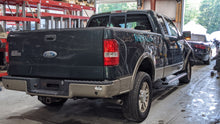Load image into Gallery viewer, Fuse Box FORD F150 PICKUP 2006 - NW331723