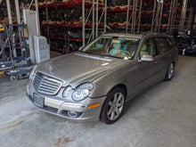 Load image into Gallery viewer, CARRIER ASSEMBLY E280 E300 E320 E350 E550 E63 07 08 09 AWD - NW459360