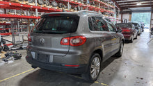 Load image into Gallery viewer, 4X4 TRANSFER CASE Volkswagen CC Tiguan 09 10 11 12 13 14 Auto - NW350911