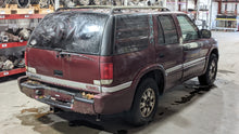 Load image into Gallery viewer, Rear Quarter Glass GMC Envoy 2000 - NW378787