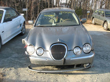 Load image into Gallery viewer, CD AUTO CHANGER Jaguar S Type 2000 00 2001 01 2002 02 03 - MM510112