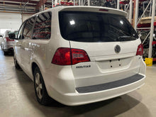 Load image into Gallery viewer, Front Door Glass Volkswagen Routan 2011 - NW488603