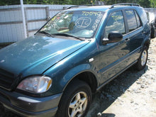 Load image into Gallery viewer, CD CHANGER Mercedes ML320 1998 98 1999 99 - MM538851