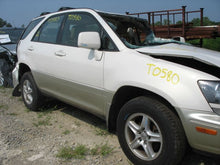 Load image into Gallery viewer, CD CHANGER Lexus RX300 1999 99 2000 00 01 02 03 - MM541521