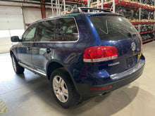 Load image into Gallery viewer, Floor Shifter Volkswagen Touareg 2004 - NW533739