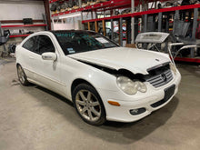 Load image into Gallery viewer, RADIATOR FAN ASSEMBLY C230 C240 C320 C280 2004 04 2005 05 06 07 08 09 - NW539522