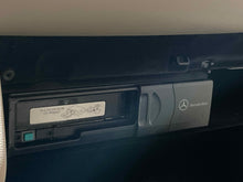 Load image into Gallery viewer, CD CHANGER C240 C320 C230 2001 01 2002 02 03 04 05 06 - NW583888