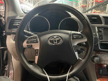Load image into Gallery viewer, Steering Wheel HIGHLANDER 2013 - NW553984