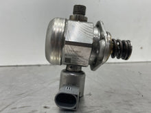 Load image into Gallery viewer, FUEL PUMP 550i 550i Gt 650i 750 HYBRID 750i 750il Active 7 Alpina 08-15 - NW449351
