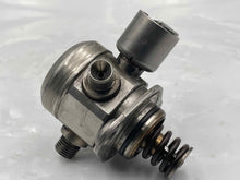Load image into Gallery viewer, FUEL PUMP 550i 550i Gt 650i 750 HYBRID 750i 750il Active 7 Alpina 08-15 - NW449351
