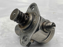 Load image into Gallery viewer, FUEL PUMP 550i 550i Gt 650i 750 HYBRID 750i 750il Active 7 Alpina 08-15 - NW449351
