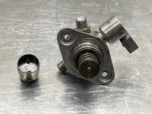 Load image into Gallery viewer, FUEL PUMP 550i 550i Gt 650i 750 HYBRID 750i 750il Active 7 Alpina 08-15 - NW577205
