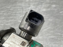 Load image into Gallery viewer, FUEL PUMP 550i 550i Gt 650i 750 HYBRID 750i 750il Active 7 Alpina 08-15 - NW577205

