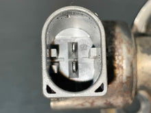 Load image into Gallery viewer, [INVENTORYCAR_YEAR_MAKE_MODEL] FUEL PUMP Right - NW601958
