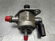 Load image into Gallery viewer, Fuel Pump Volkswagen Passat 2020 - NW670520
