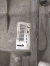 Load image into Gallery viewer, TRANSFER CASE Expedition Navigator 07 08 09 10 11 - NW557556
