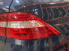 Load image into Gallery viewer, OUTER TAIL LIGHT LAMP ML350 ML450 ML550 ML63 12 13 Right - NW566499
