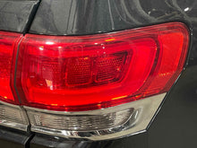 Load image into Gallery viewer, OUTER TAIL LIGHT LAMP Jeep Grand Cherokee 15 16 17 18 19 20 Right - NW573256
