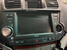 Load image into Gallery viewer, RADIO Toyota Highlander 2011 11 2012 12 2013 13 - NW572754
