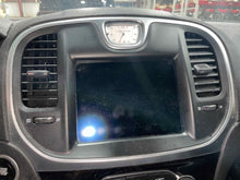 Load image into Gallery viewer, Radio Dodge 300C 2017 - NW574908
