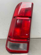Load image into Gallery viewer, TAIL LIGHT LAMP ASSEMBLY Rover Disco II Disco SD Discovery 99-00 Left - NW602024
