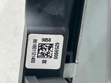 Load image into Gallery viewer, Radio  KICKS 2019 - NW631720
