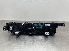Load image into Gallery viewer, Radio   2022 - NW643843
