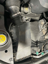 Load image into Gallery viewer, AIR CLEANER BOX Range Rover Range Rover Sport 13 14 Left - NW632469
