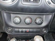 Load image into Gallery viewer, Temperature Controls Jeep Wrangler 2016 - NW579785
