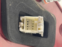 Load image into Gallery viewer, [INVENTORYCAR_YEAR_MAKE_MODEL] TAIL LIGHT LAMP ASSEMBLY Right - NW580188
