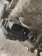Load image into Gallery viewer, TRANSFER CASE BMW 528i 2012 12 - NW658961
