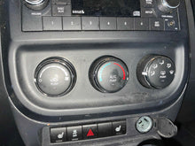Load image into Gallery viewer, Temperature Controls Jeep Patriot 2015 - NW585098
