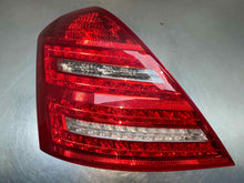 Load image into Gallery viewer, [INVENTORYCAR_YEAR_MAKE_MODEL] TAIL LIGHT LAMP ASSEMBLY Left - NW589605
