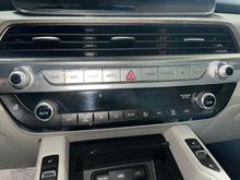 Load image into Gallery viewer, Temperature Controls Kia Telluride 2020 - NW589425
