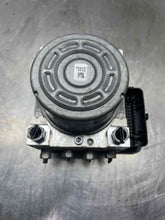 Load image into Gallery viewer, ABS ANTI-LOCK BRAKE PUMP Land Rover Evoque 2014 14 2015 15 - NW590479
