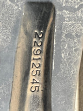 Load image into Gallery viewer, [INVENTORYCAR_YEAR_MAKE_MODEL] WHEEL RIM 22x9 22x9, 6 lug, 5-1/2" - NW590915
