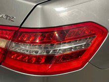 Load image into Gallery viewer, OUTER TAIL LIGHT LAMP E300 E350 E400 E550 E63 10 11 12 13 Right - NW594972
