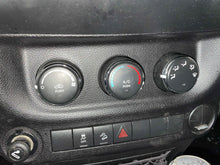 Load image into Gallery viewer, Temperature Controls Jeep Wrangler 2015 - NW596407
